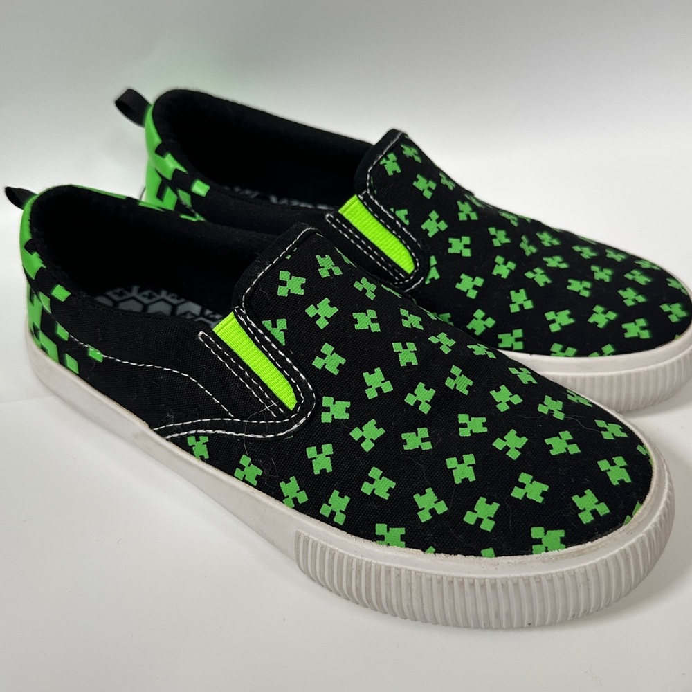 Minecraft Like New Kids Slip-On Sneakers - Black and Green Size 2